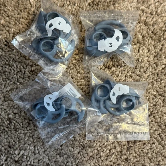 Bose Quiet Comfort Blue Earbuds with Charging Case - Picture 5 of 5